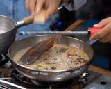 รูปขั้นตอนการทำที่ 8 ของ "รีซอตโตเห็ดถอบ" ด้วยข้าวกล้องญี่ปุ่นและโมจิบาร์เลย์โนริตาเกะ