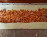 Hình bước làm 2 của món Pizza cuộn
