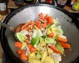 รูปขั้นตอนการทำที่ 3 ของ ผัดเปรี้ยวหวานสันคอหมู