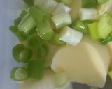 Foto langkah ke 2 dari resep Sup Sayur Tofu Udang.