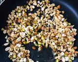 ઓટ્સ ચીક્કી (ગ્રેનોલા બાર) (Granola Bar Recipe in Gujarati) રેસીપી સ્ટેપ2ફોટો