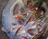 Foto langkah ke 1 dari resep Kerang Saos Padang.