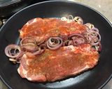 Une image de l'étape 7 de Côtes de porc au paprika et fondue d'oignons rouges.