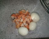 Foto del paso 2 de la receta: Pimientos rellenos de huevo y langostinos
