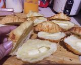 Foto langkah ke 1 dari resep Mini Croissant Sanwich.