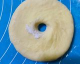 Foto langkah ke 5 dari resep 460. Donat Maizena.