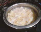 A picture of step 1 of Creamy Red sauce Farfalle Pasta with green peas.