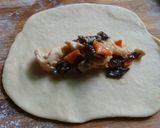 Hình bước làm 3 của món Bánh mì nhân cà ri gà