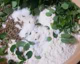 A picture of step 1 of Drumstick Paratha.