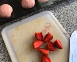 Foto langkah ke 2 dari resep Japanese Strawberry pillow bread🍓.