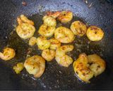 Foto del paso 1 de la receta: Rapiditas de camarones, queso y verduras