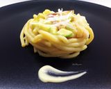 Foto del passaggio 5 della ricetta Bigoli con crema di zucchine, zucchine e cipollotti brasati