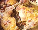 Une image de l'étape 2 de Tajine de poulet aux oignons et raisins secs.