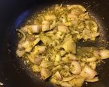 Une image de l'étape 2 de Soupe de tomates et champignons au basilic.