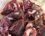 Foto del passaggio 1 della ricetta Ragu’ bianco di cinghiale