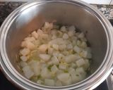 Foto del paso 2 de la receta: Guiso de chocos con fideos