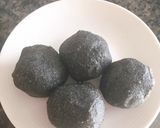 Hình bước làm 2 của món Bánh bao nhân mè đen