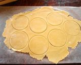 Foto del paso 7 de la receta: Empanadas de guayaba y queso crema