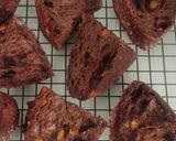Foto langkah ke 27 dari resep Orange Peel Double Choco Sourdough Bread 74% (Open Bake Method).