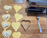 Foto del passaggio 2 della ricetta Cuori ripieni di sorpresa