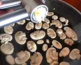 Foto del paso 2 de la receta: Champiñones al ajillo con un toque de orégano, para tapear
