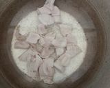 Foto langkah ke 2 dari resep Sop Ayam Singkong.