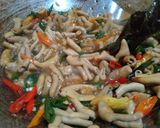 Foto langkah ke 5 dari resep Oseng usus lombok ijo.