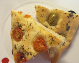 Foto del paso 5 de la receta: Focaccia tomates cherry y olivas con sal de lava 🌋