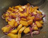 Foto del passaggio 3 della ricetta Pollo ripieno di mele e zucchine