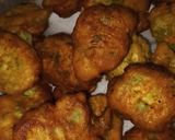 Foto del paso 3 de la receta: Buñuelos de lechuga 🥬 y cebolla de verdeo