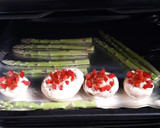 Foto del paso 5 de la receta: Champiñones rellenos y espárragos verdes al horno