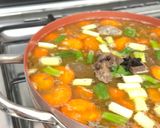 Foto langkah ke 5 dari resep Sop Tulang Leher Sapi.