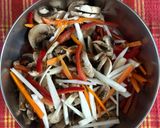 Pas rețetă Noodles cu legume și pui 🍜🥕🫒 4 fotografie