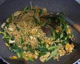 Foto langkah ke 4 dari resep Indomie Dok - Dok Goreng.