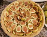 Foto del passaggio 6 della ricetta Crostata con marmellata di fichi, fichi freschi, e noci al profumo di limone