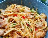 Hình bước làm 6 của món Măng Tươi Xào Thịt Heo Ba Rọi