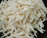 รูปขั้นตอนการทำที่ 5 ของ ผัดมันแกวทวิเห็ด Yam bean fried with 2 types of mushrooms