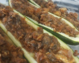 Foto del paso 4 de la receta: Calabacín relleno de boloñesa de champiñones y nueces