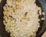 Foto del paso 4 de la receta: Pollo adobado en salsa de cebolla y mostaza