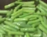 A picture of step 1 of Garlicky french beans.