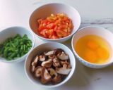 Hình bước làm 2 của món CANH cà chua-trứng với nấm