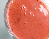 Foto del paso 4 de la receta: Jugo isotónico de fresa, kiwi y semilla de chía enriquecido con Agua de Mar