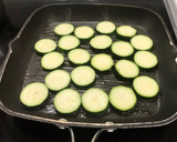 Foto del paso 2 de la receta: Calabacín a la plancha con su vinagreta y patatas al vapor en microondas