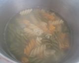 Foto del paso 2 de la receta: Ensalada de hélices con pollo a l'ast y salsa cocktail