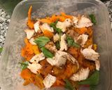 Foto del paso 1 de la receta: Ensalada de tomate, zanahoria, pollo, calabaza asada, rúcula y semillas de girasol para vianda!