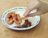 Foto langkah ke 8 dari resep Udang Goreng Asam Jawa Devina Hermawan.