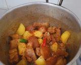Hình bước làm 3 của món Thịt ba chỉ kho khoai tây