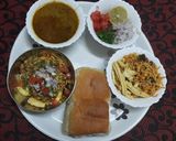 नाशिक स्पेशल मिसळ थाळी (Nashik Special Misal Thali Recipe In Marathi) रेसिपी स्टेप 4 फोटो 