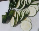 Foto langkah ke 1 dari resep Crispy Zucchini dengan Saus Tomat Pedas.
