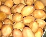 A picture of step 1 of Samosa Modak.
